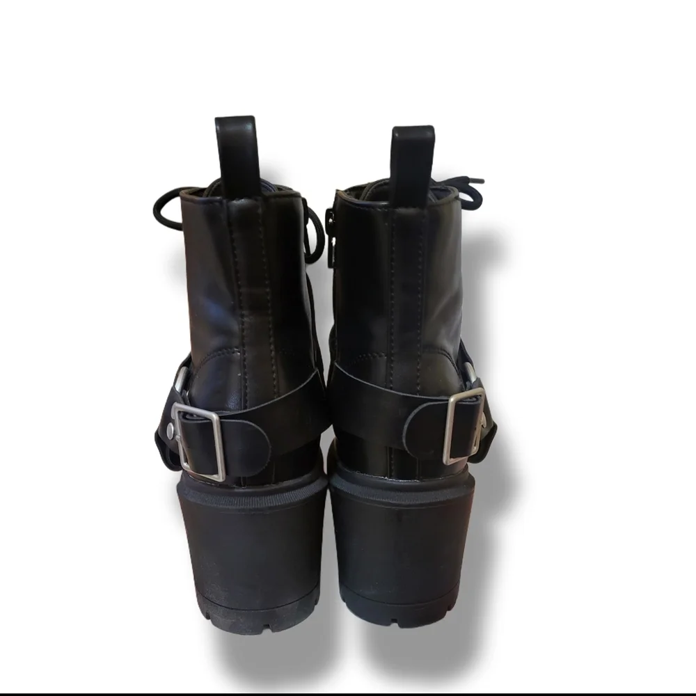 🌿No Boundaries Size 7 Wide Black Faux Leather Moto Boots Chunky Block Heels - Picture 8 of 15